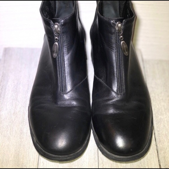 COLE HAAN Black Leather Zippered Boots SZ 7.5 - Picture 3 of 8